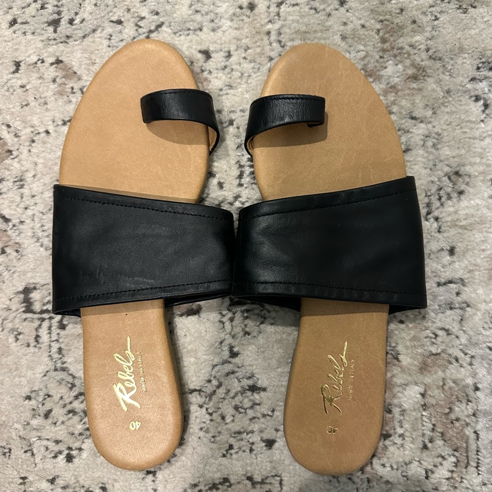 Rebels ✨ Leather Toe Strap Sandal